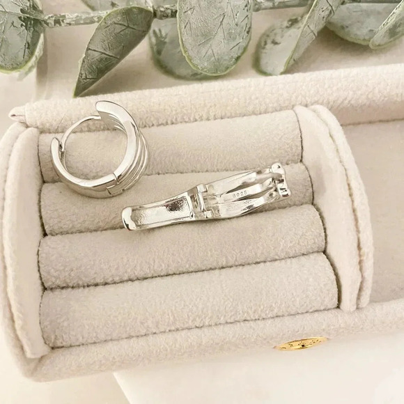 925 Sterling Silver Chunky Huggie Earrings Small Hoop Earrings Huggie Hoops - Picture 4 of 6